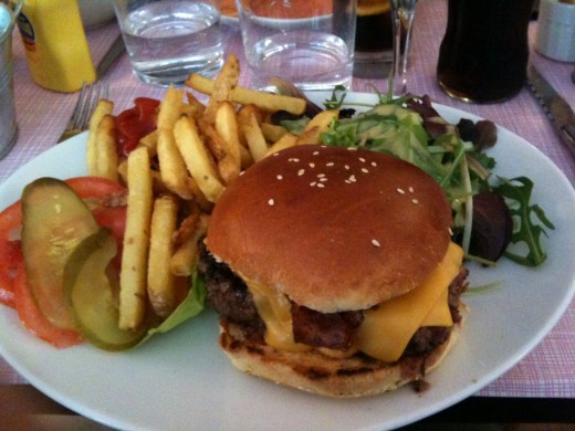 La-Maison-Mere-Cheeseburger-1-good