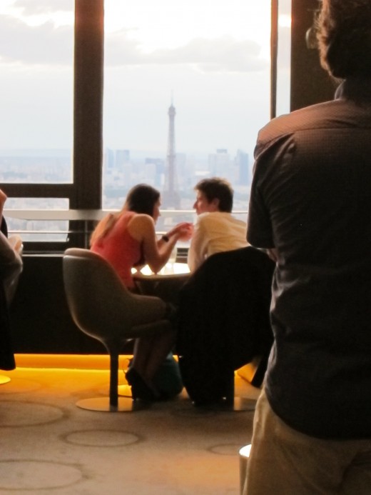 Ciel-de-Paris-Couple-by-window