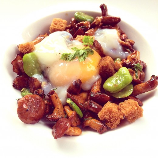 Chardenoux - Egg with girolles and favas