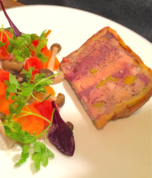 Mensae terrine with salad pretty