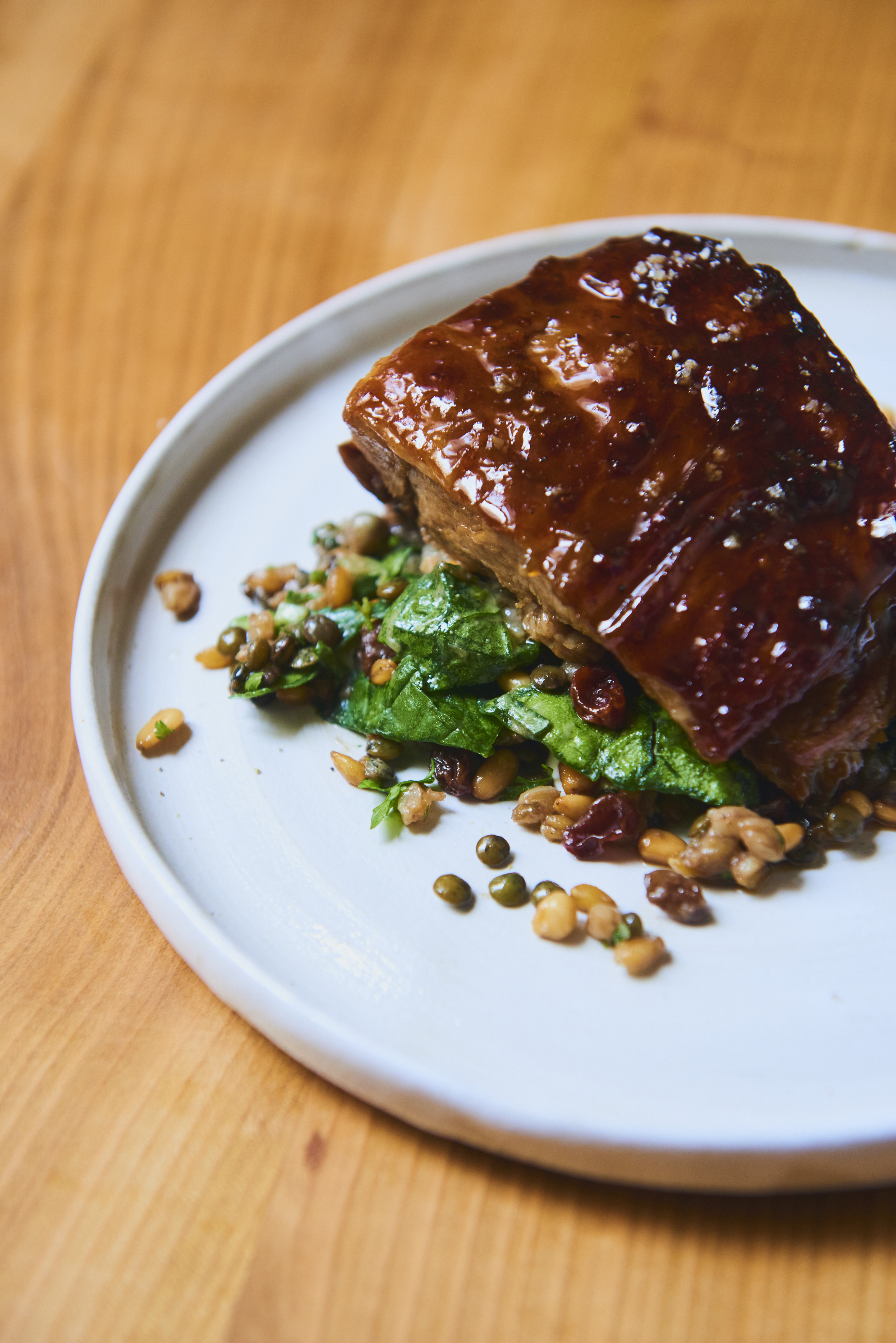 Fulgurances cumin-braised lam with wheat and lentils