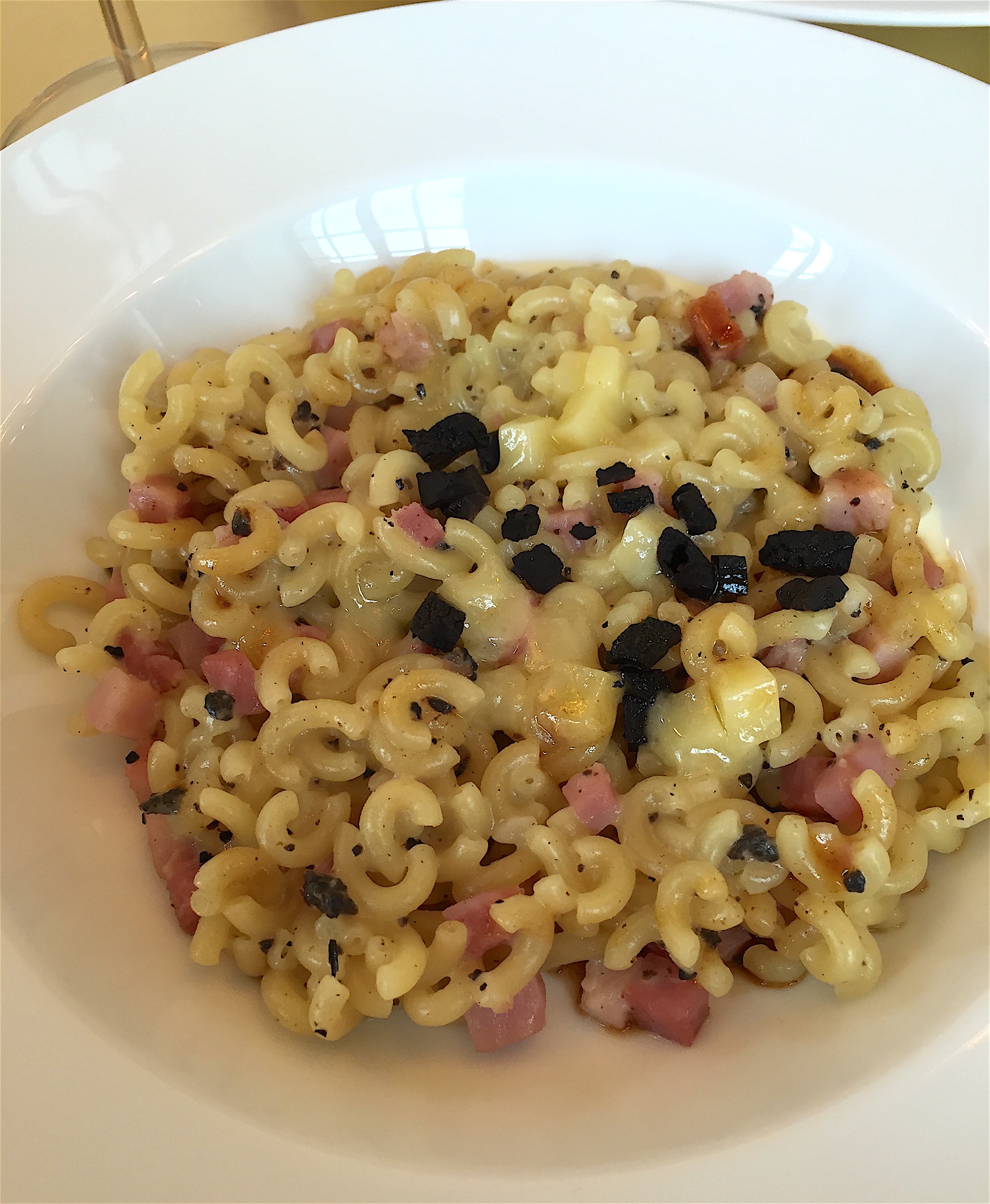 Ore restaurant, Versailles - Macaroni with ham, Comte and truffles @ Alexander Lobrano