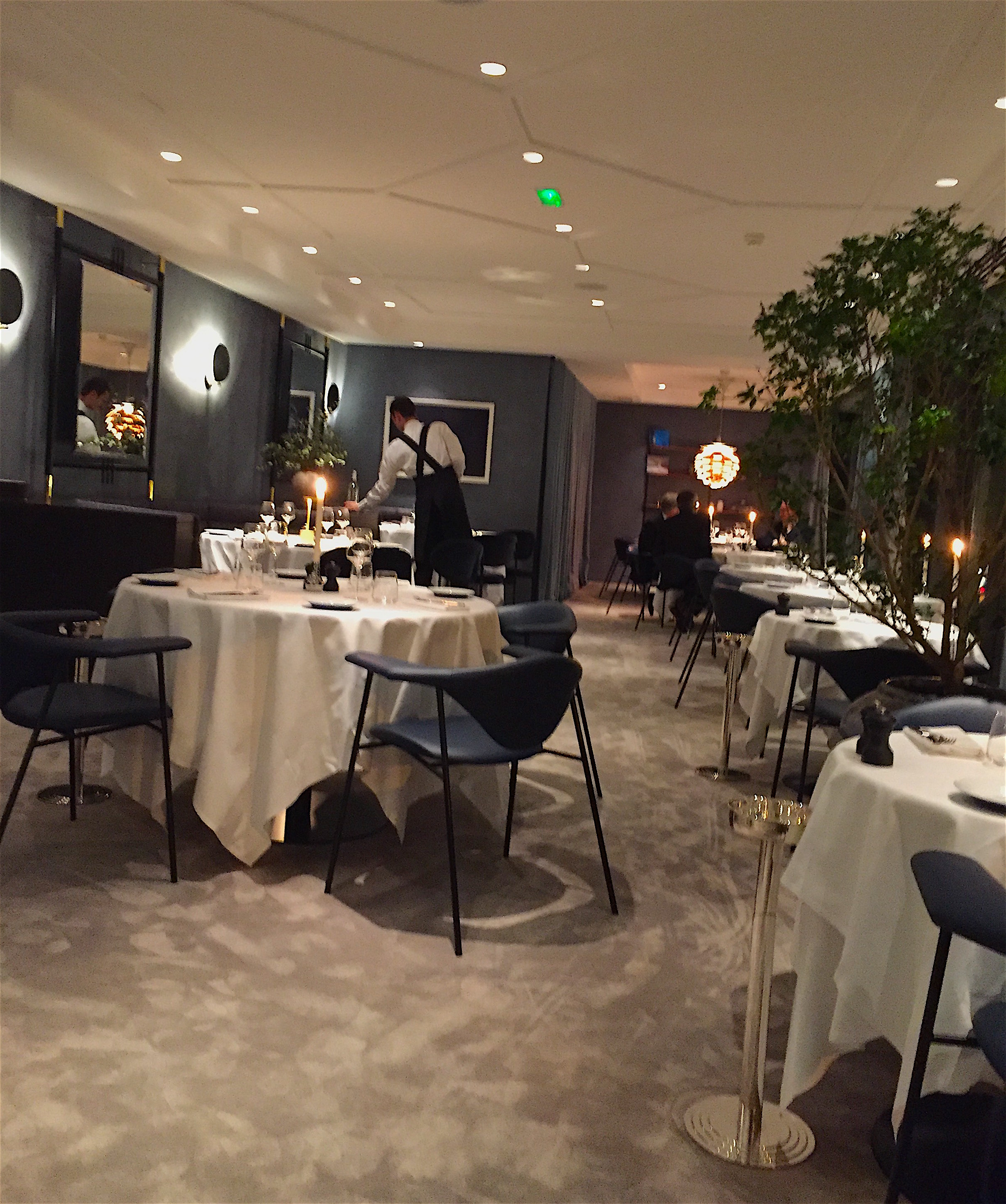 Copenhague - Dining room with waiter @Alexander Lobrano