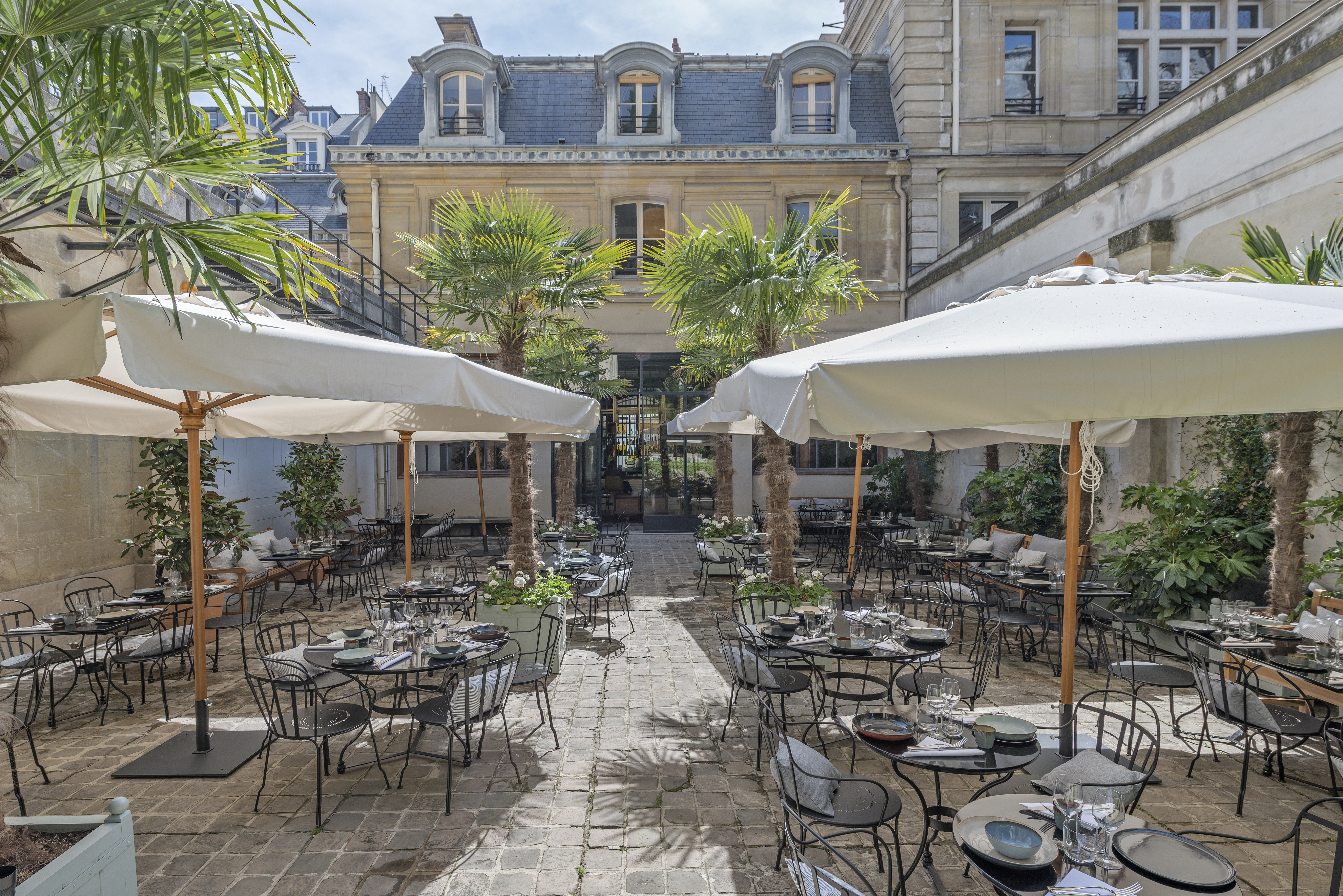 Le Camondo - Courtyard terrace