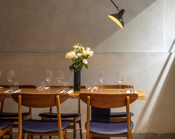 ROOSER dining room with chairs @Julie Llimont