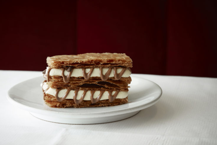 Le Chardenous - millefeuille chocolate pecan @Thomas Dhellemmes