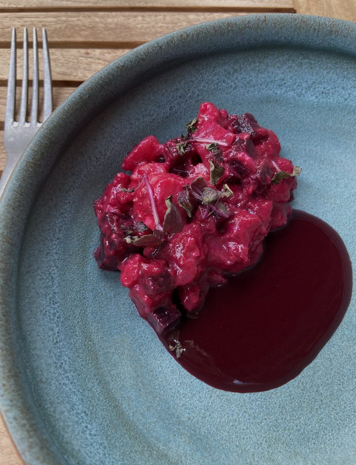 Liquide - Troute tartare with horseradish, beetroot and raspberry coulis@Alexander Lobrano